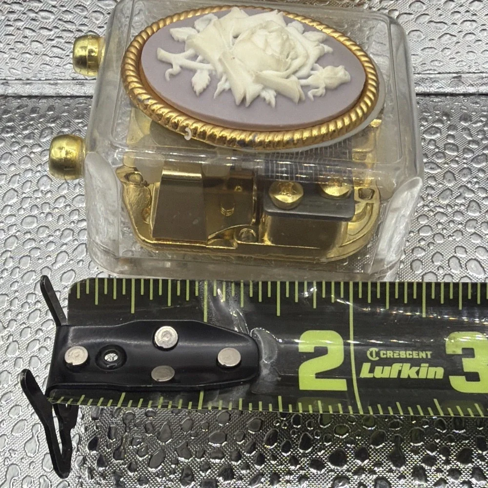 Cameo Music Box Etched Rose Lavendar Vintage Plays Hymn The Rose  21/2 x2 Sankyo